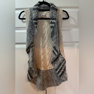 Max Studio Boho Crochet Sweater Vest/ Faux Fur Eyelash Trim Open Front Size M